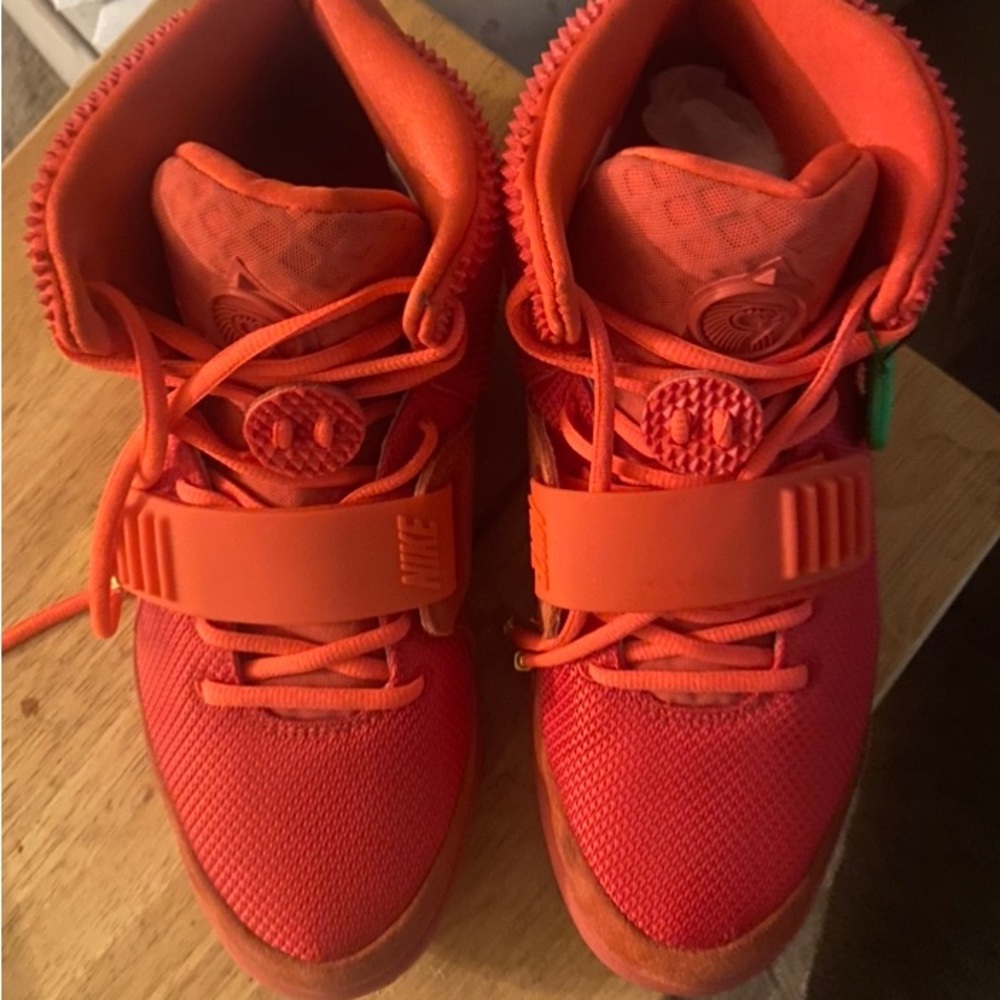 Red October Nike Air Yeezy  2 SP  size 11